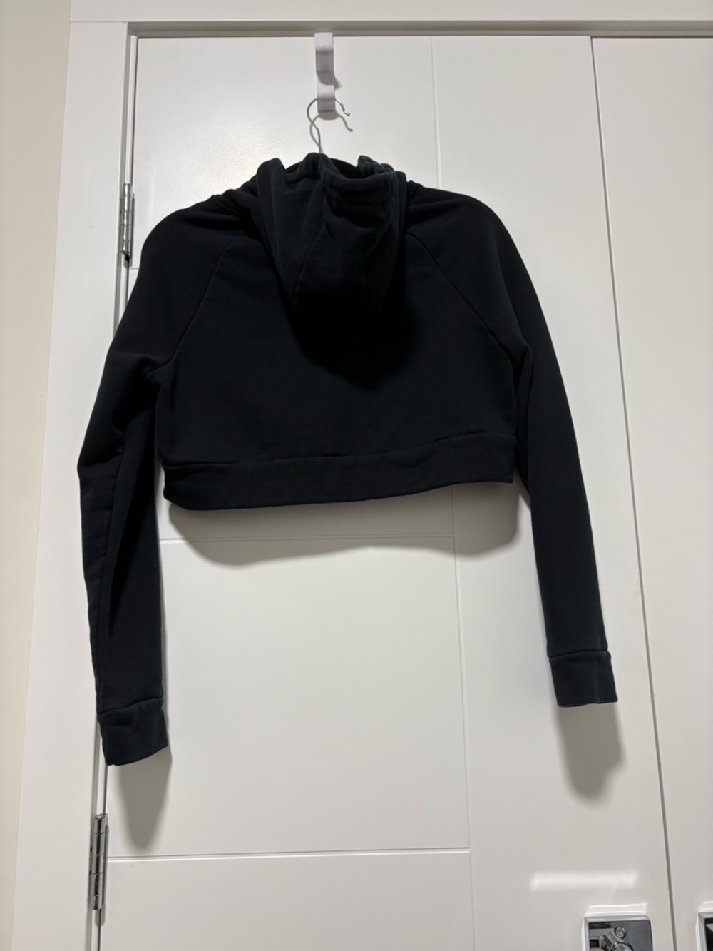 Gymshark Black Cropped Pullover Hoodie - Picture 2 of 4
